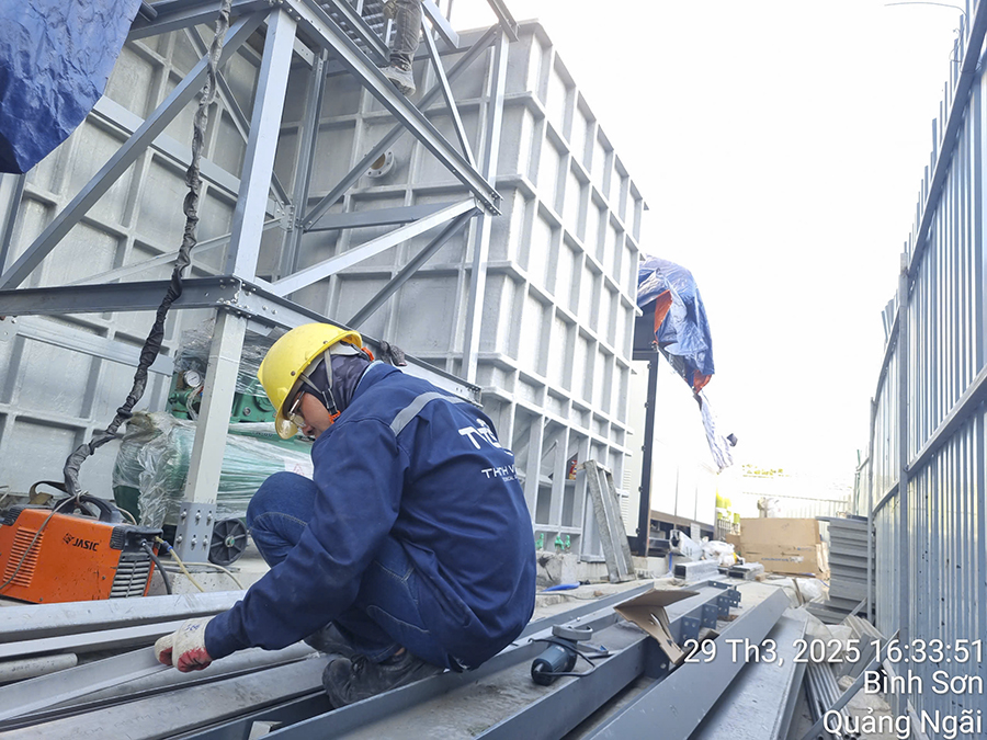 Industrial wastewater treatment system for industrial gas production
